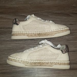 Size 6 Universal Thread tennis shoes